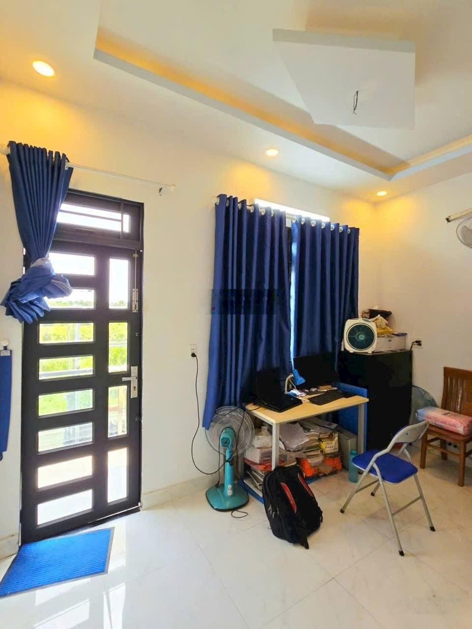 Bán gấp nhà đường Lò Lu Quận 9 DT50m2 2tầng giá 3,2 tỷ sổ hồng riêng