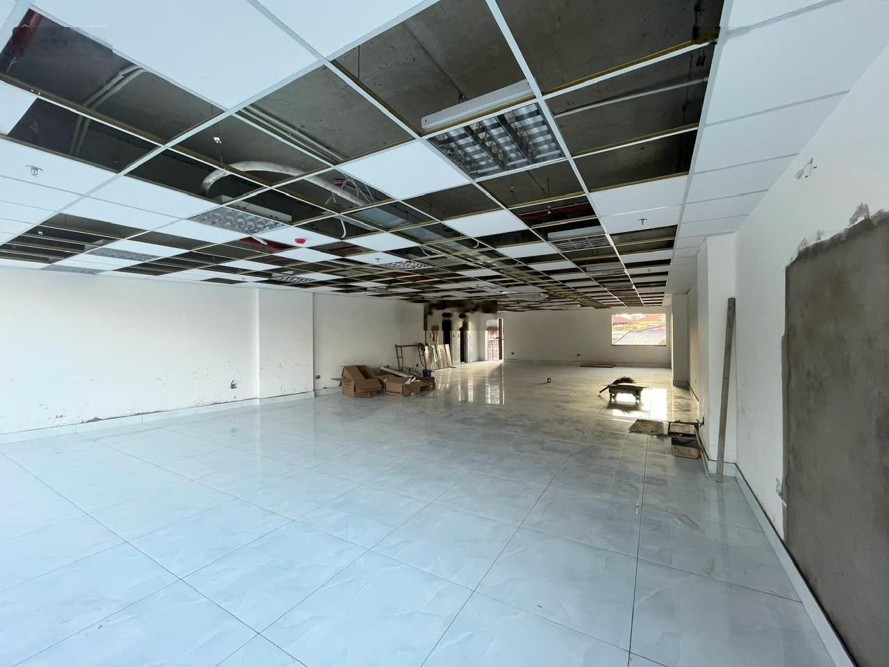 Cho thuê tòa building DTSD 6400m2 mới hoàn thiện mặt tiền 20m Quang Trung Gò Vấp