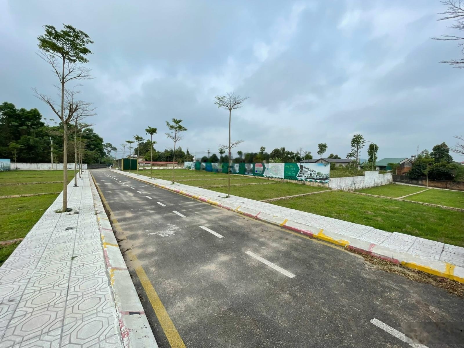 Cần tiền bán gấp lô đất vàng 95m2 nhỉnh 750 triệu gần đường mòn Hồ Chí Minh ô tô vào tận đất.