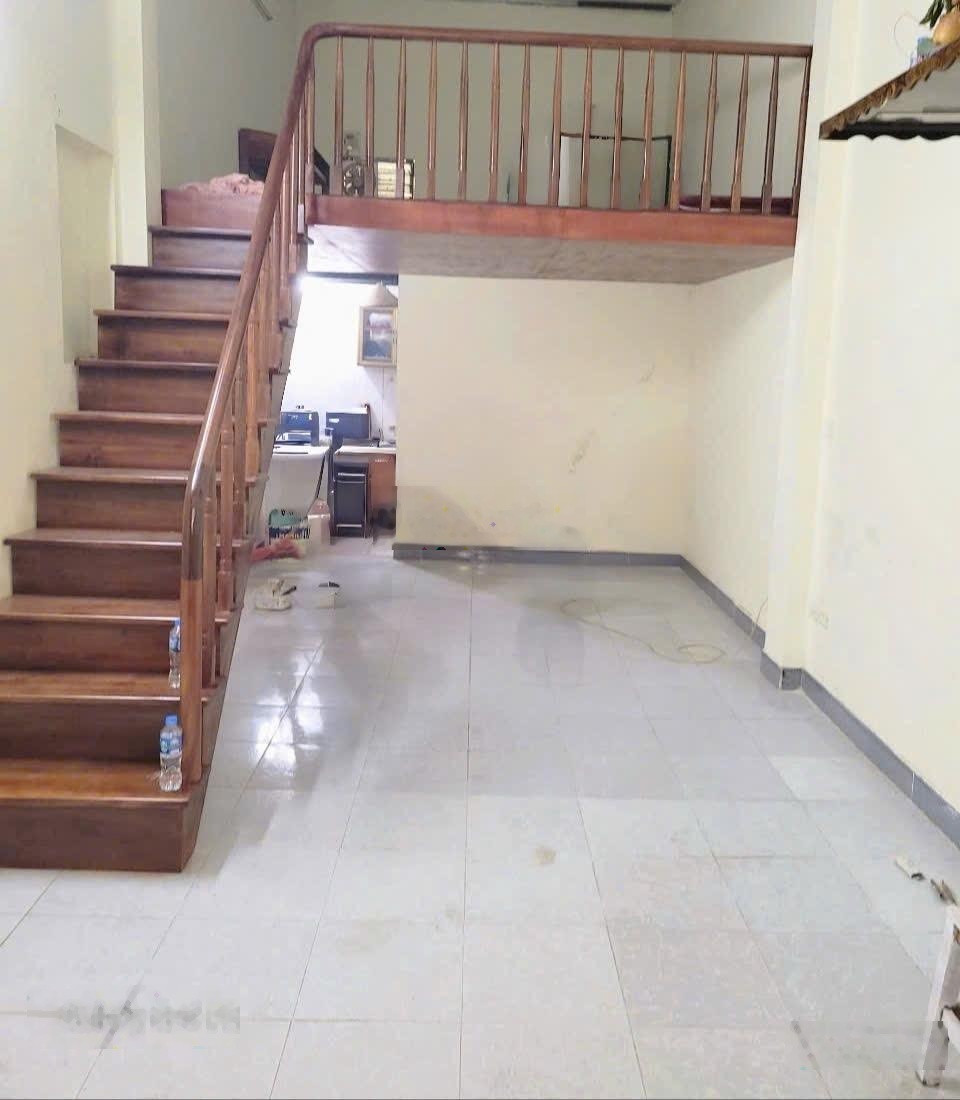 Cho thuê nhà riêng gần công viên Hoà Bình, DT 40m2 gác xép 20m2, có chỗ để xe