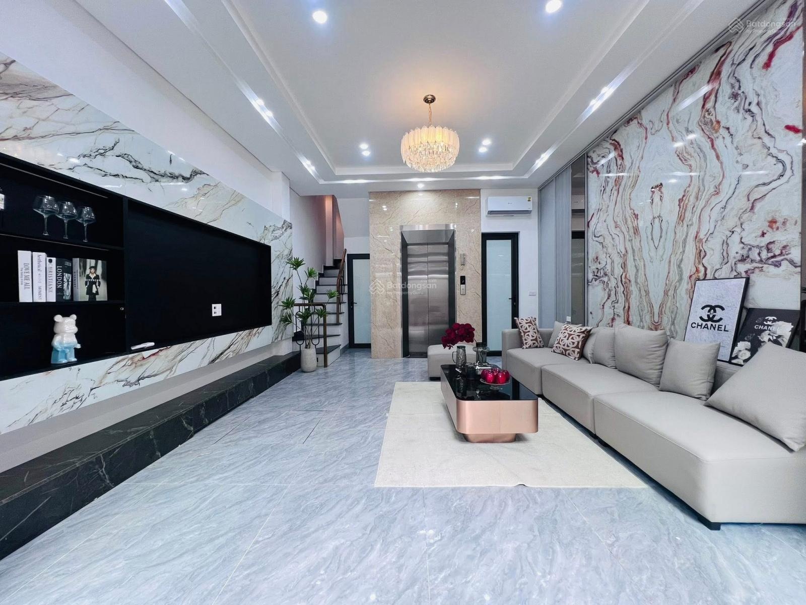 Trần đại nghĩa - hơn 11 tỷ - nhà xây mới độc lập duy nhất 1 căn - thang máy - 15m ra mặt phố, ngay