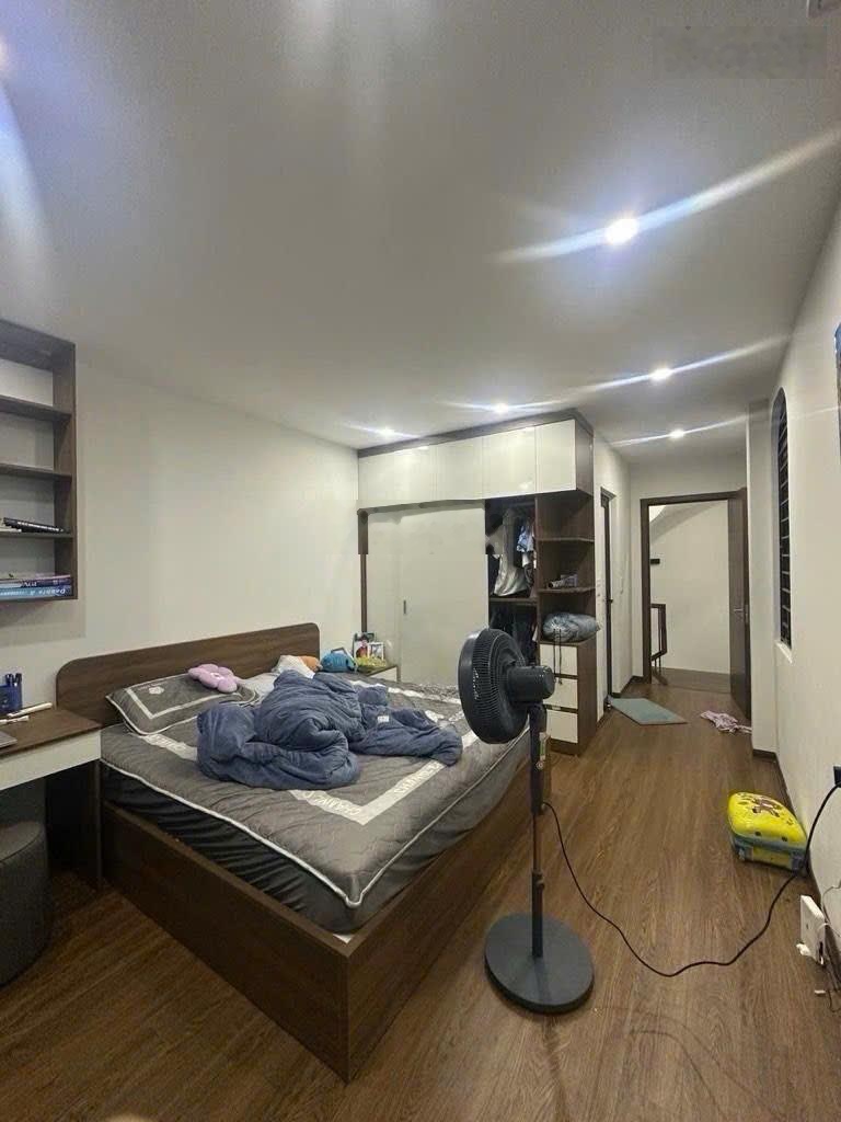 Giảm chào 400tr - trung tâm phố Thạch Bàn - 40m2 - 5 tầng - gần ô tô - chỉ hơn 7 tỷ - full nội thất