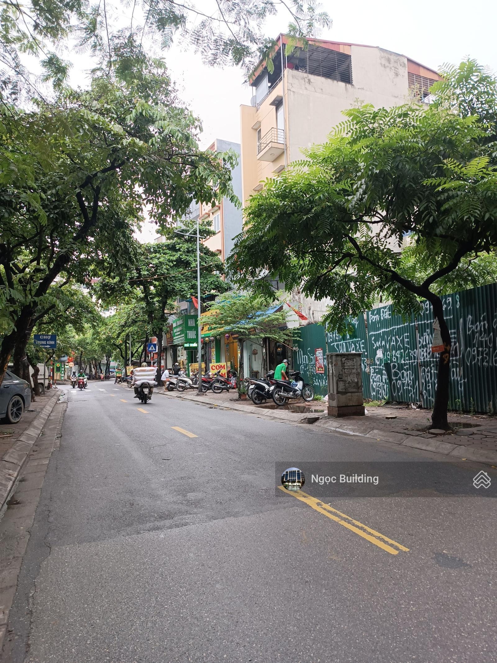 Cần cho thuê gấp toà nhà 6,5T ĐTM Trung Yên - Trung Hòa. DT 100m x 6,5T. Có thang máy. Giá 47 triệu