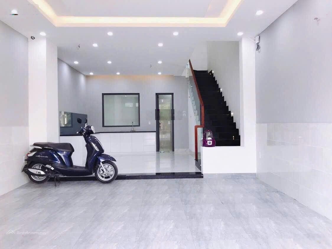 Bán nhà đường 12, Phường Hiệp Bình Chánh, Hẻm xe hơi, nhà 1 trệt 3 lầu có 3PN 3WC + sân thượng đa