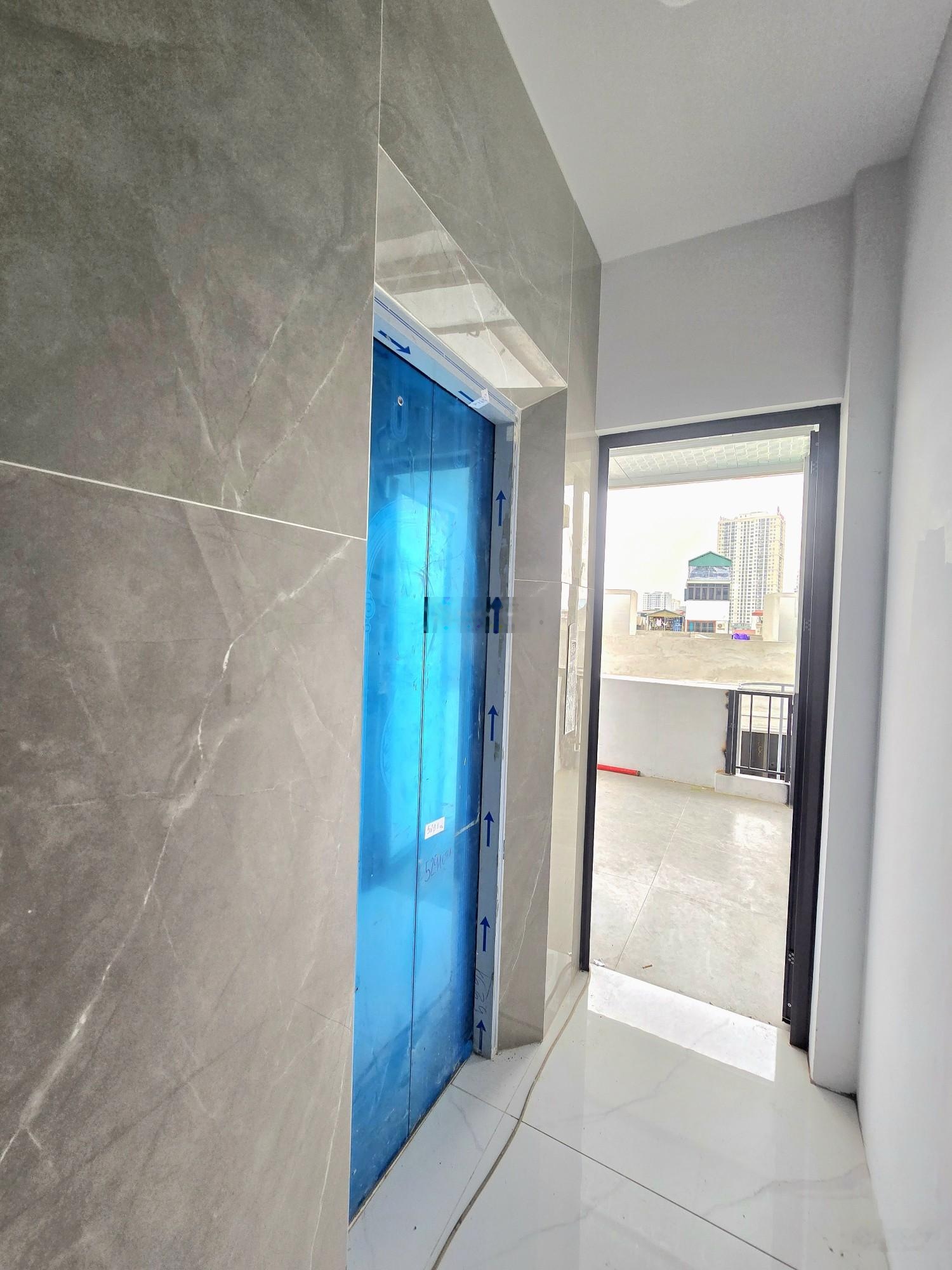 Bán nhà Hoàng Quốc Việt thang máy 75m2 x 5 tầng giá 17 tỷ