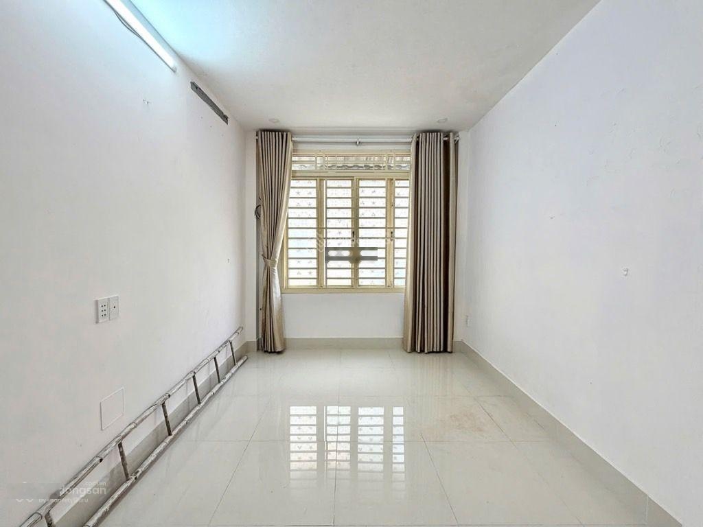 PHÚ NHUẬN HẠ 400 TRIỆU GIÁ MỚI 4.95 TỶ TL BÁN Nhà 4 tầng Huỳnh Văn Bánh. DT:37 3pn3wc