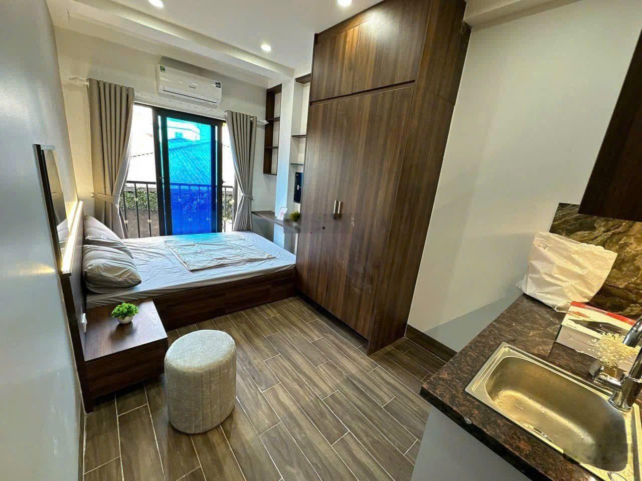 14,9 tỷ. Toà CCMN Hào Nam, 67m2*7T*16PKK, sát ga Cát Linh,35m ra phố, ngõ 3m . PCCC/GPXD, DT 7%/năm
