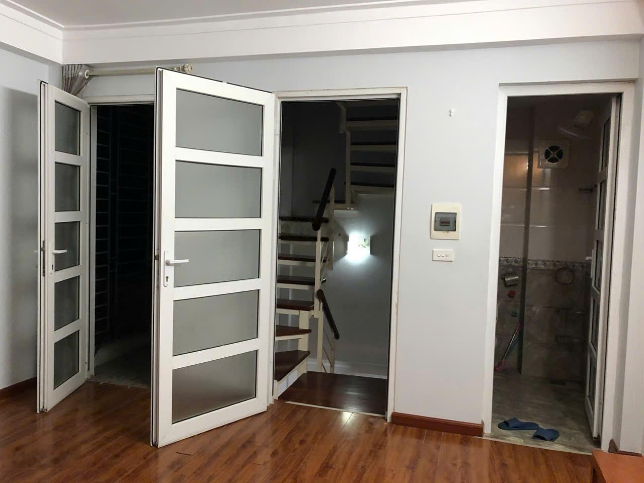 Hàng hiếm tại số 3 ngõ 179 Hoàng Hoa Thám, 6,8 tỷ, 28 m2, 2PN, 3WC, 5 tầng.