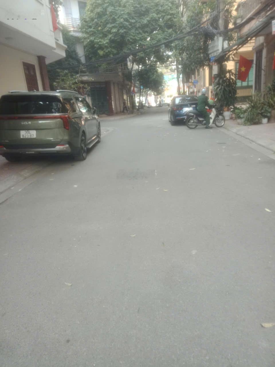 Cho thuê nhà riêng liền kề 80m2, 5 tầng đường Phạm Văn Đồng, giá 31tr