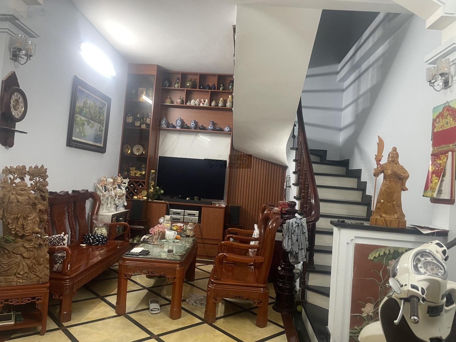 Bán NR 3PN, 4WC, 38m2 tại Hồng Tiến, p Bồ Đề, Q.Long Biên Bồ Đề, Q.Long Biên, giá ưu đãi 9,5 tỷ VND