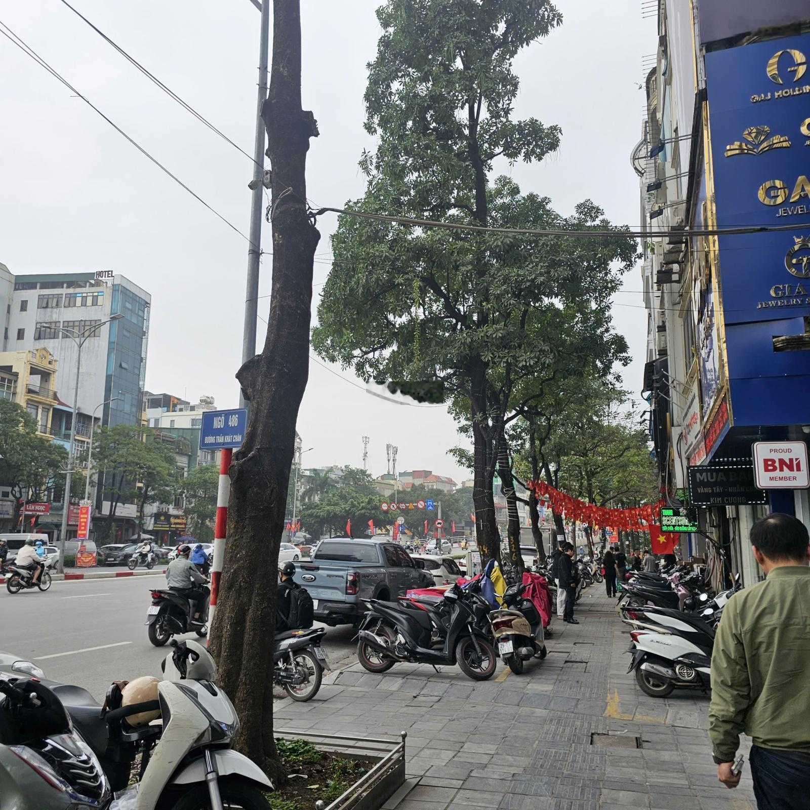 Bán nhà Trần Khát Chân 95m giá chỉ 22 tỷ xây CCMN dòng tiền tốt