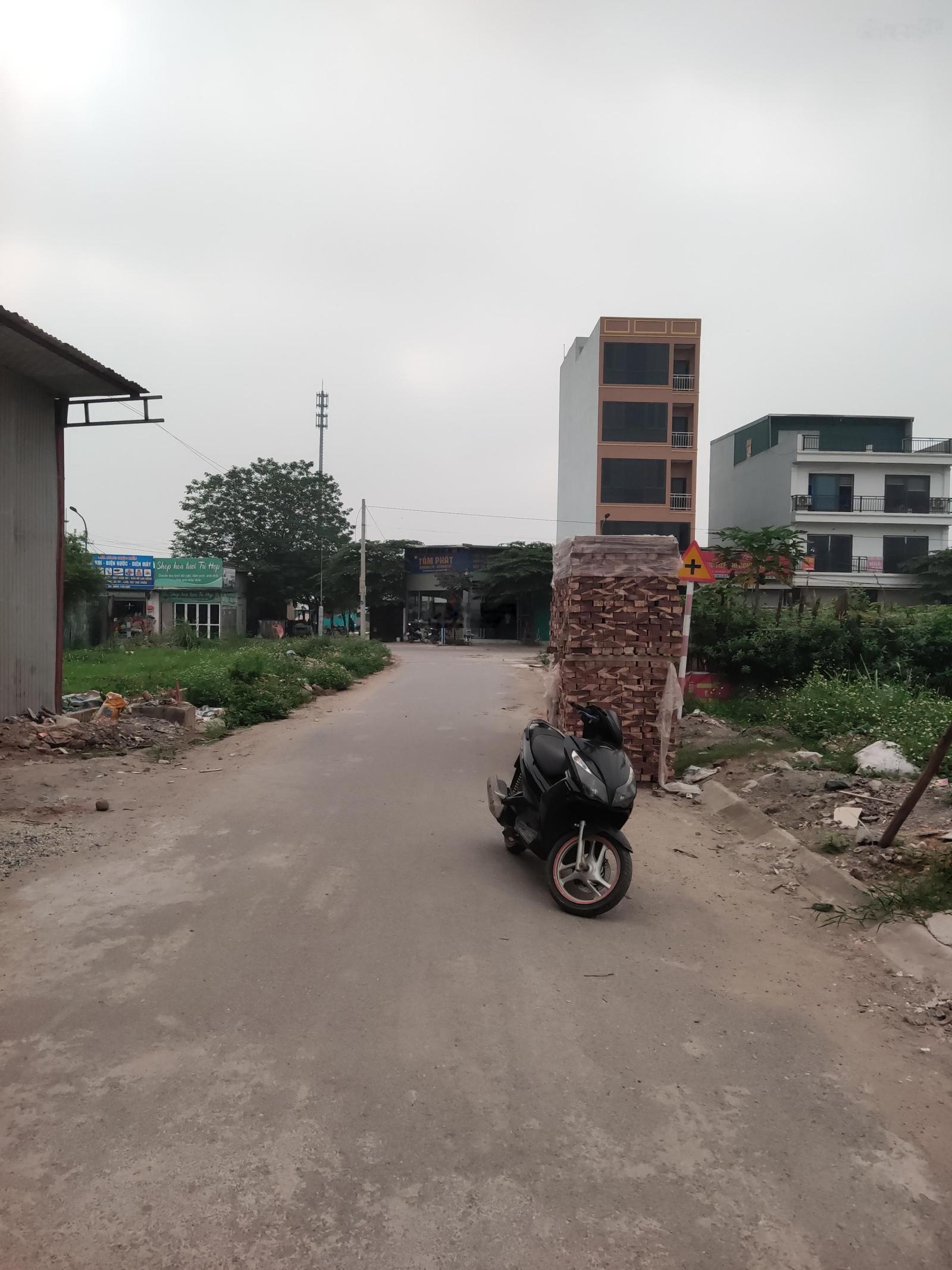 Siêu phẩm 1 lô đất dịch vụ Di Trạch cạnh 02 toà chung cư Flame Vine - Hinode Royal Park