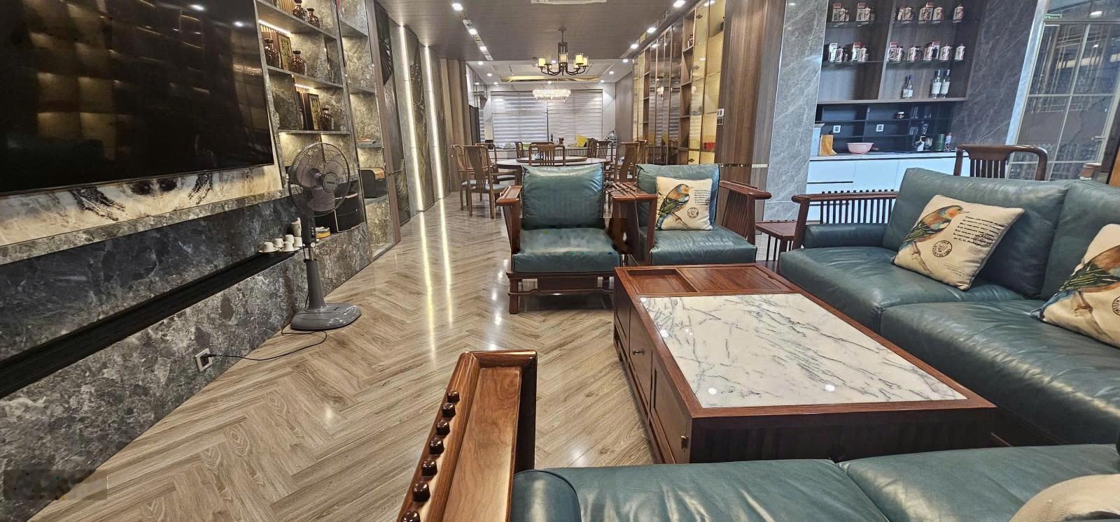 Cho thuê 2 sàn Văn Phòng - Tổng diện tích : 667m2 - thích hợp kinh doanh Nhà hàng, Coffee,Văn phòng