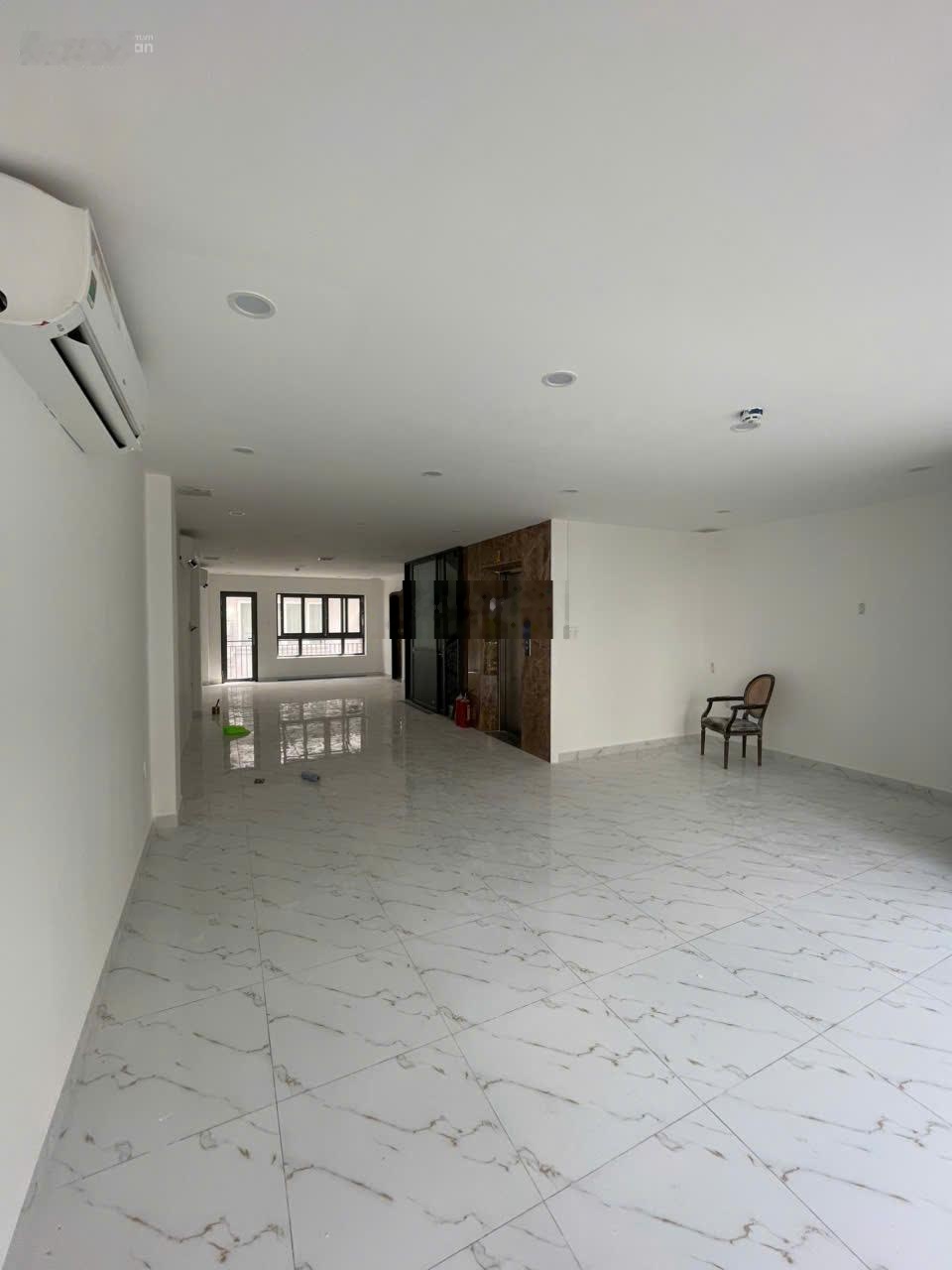 Cho thuê nhà phố Hưng Gia 6x18,5m. Hầm + Trệt + lửng + 3 lầu + sân thượng, thang máy
