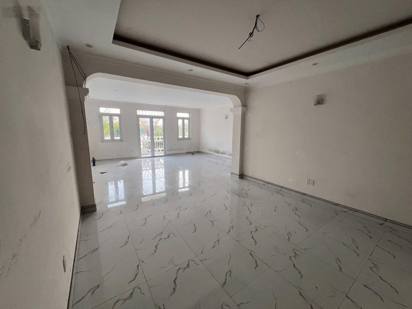 Cho thuê nhà phố BẠCH ĐẰNG PHÚ CƯỜNG, THỦ DẦU MỘT Diện tích : 6x20, 1 trệt 2 lầu sân thượng