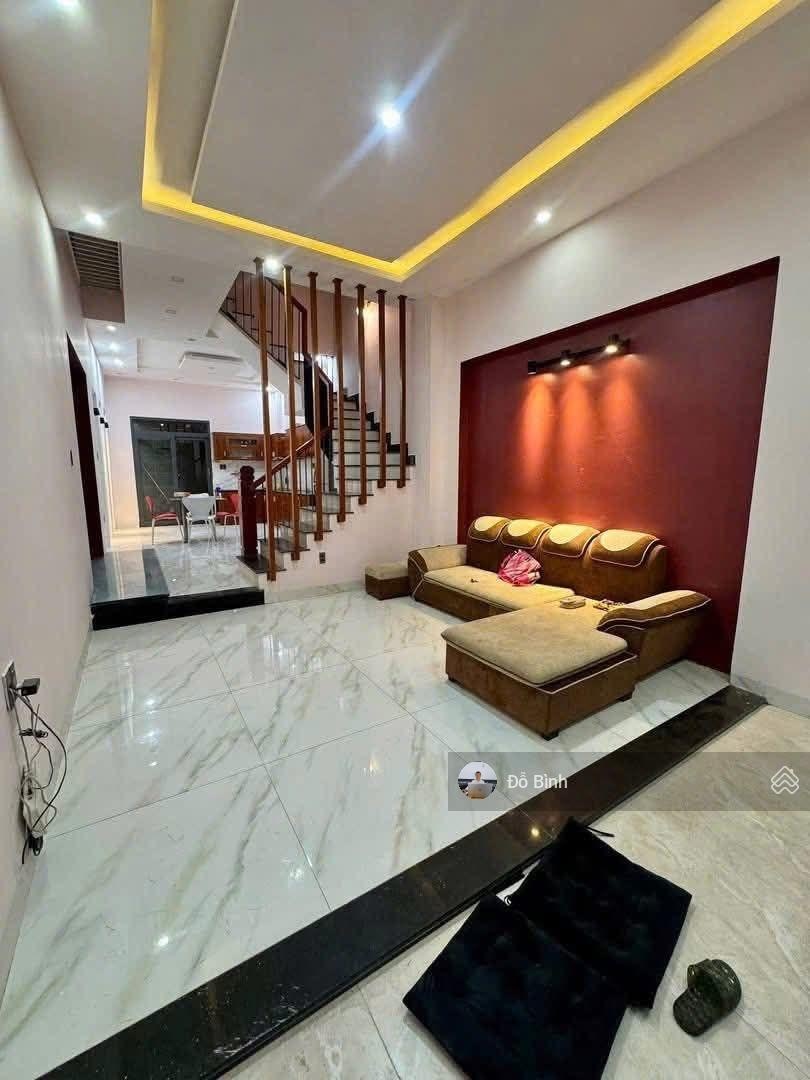 Cho thuê nhà 3 tầng kiệt : quang trung - 3 phòng - 4wc