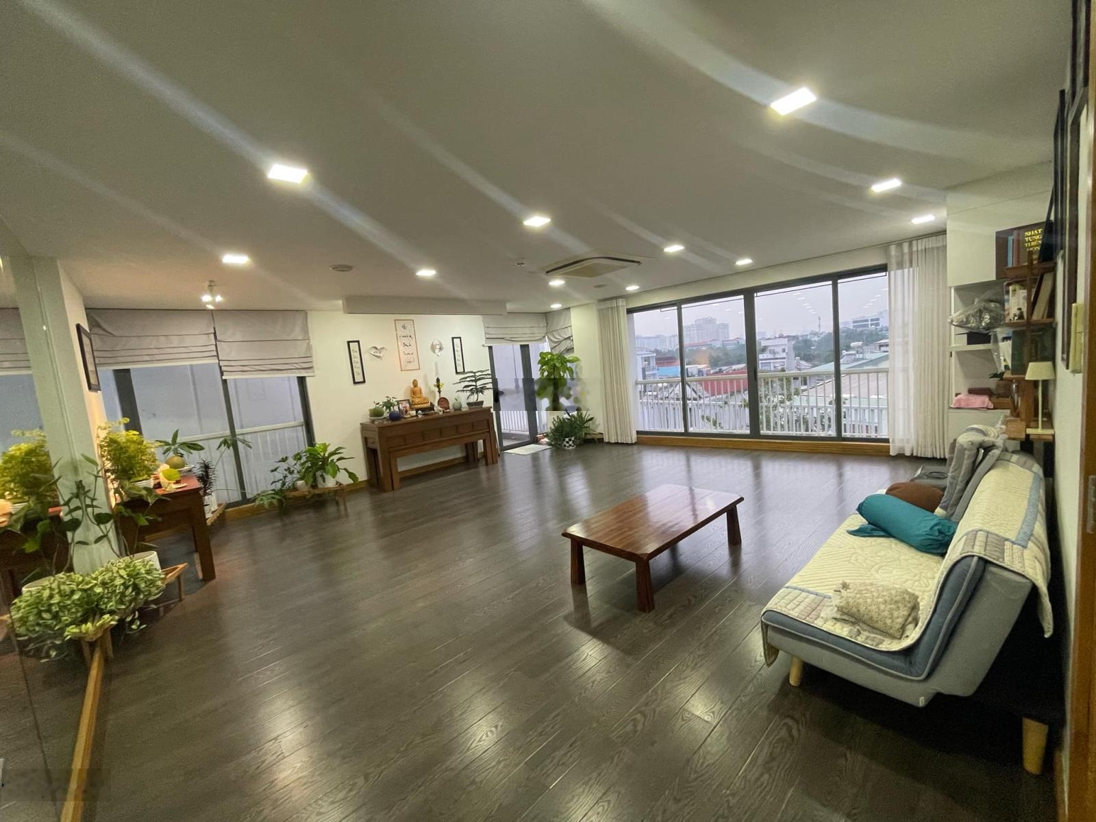 Tòa nhà văn phòng Làng Đại Học khu A, DT đất: 255m2. 1 trệt 3 lầu. DT sàn 750m2. Thang máy. 60tr/th