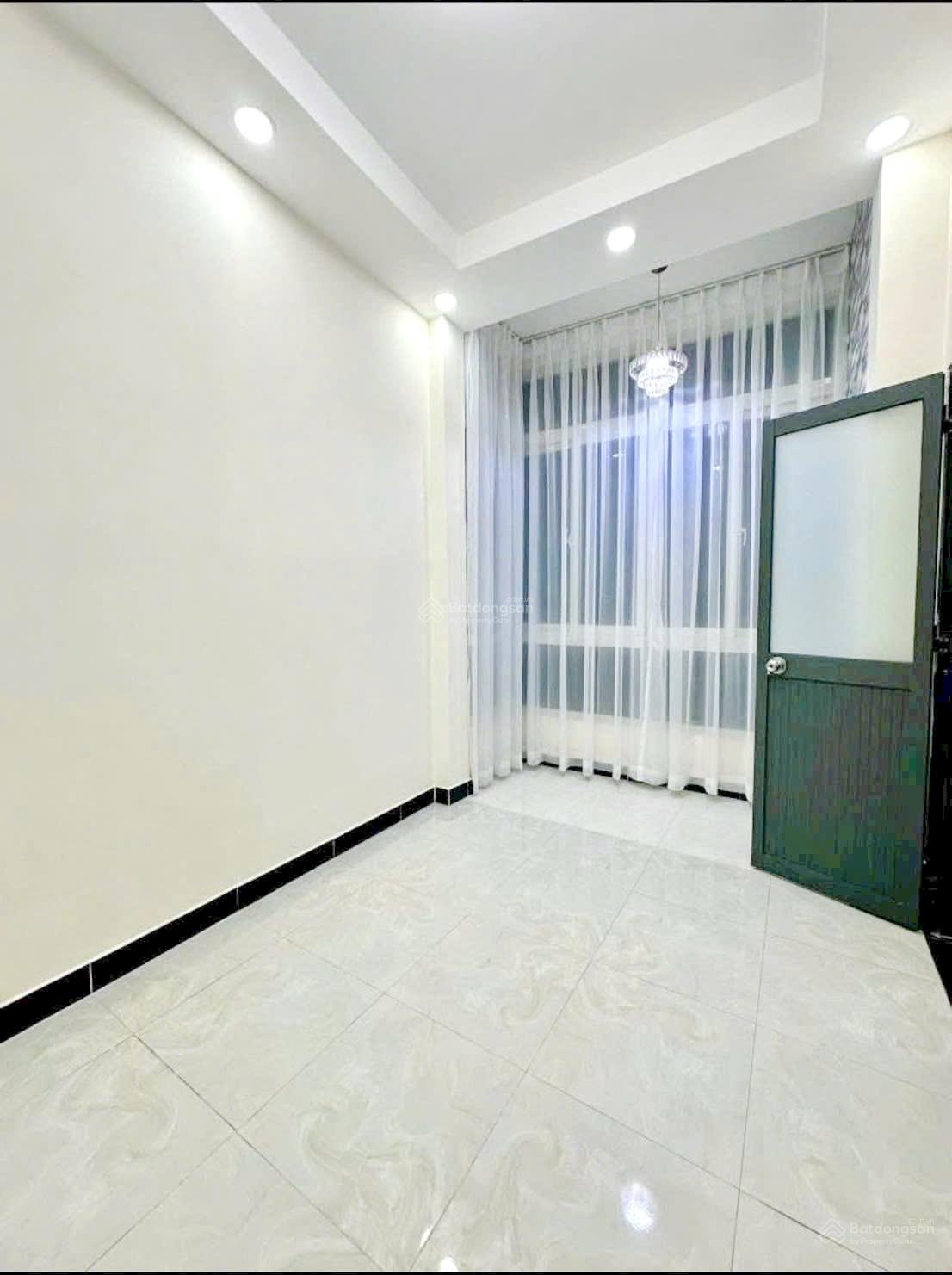 Bán nhà mới 2 lầu (4x10m) gần MT đường Dương Bá Trạc P.2 Quận 8