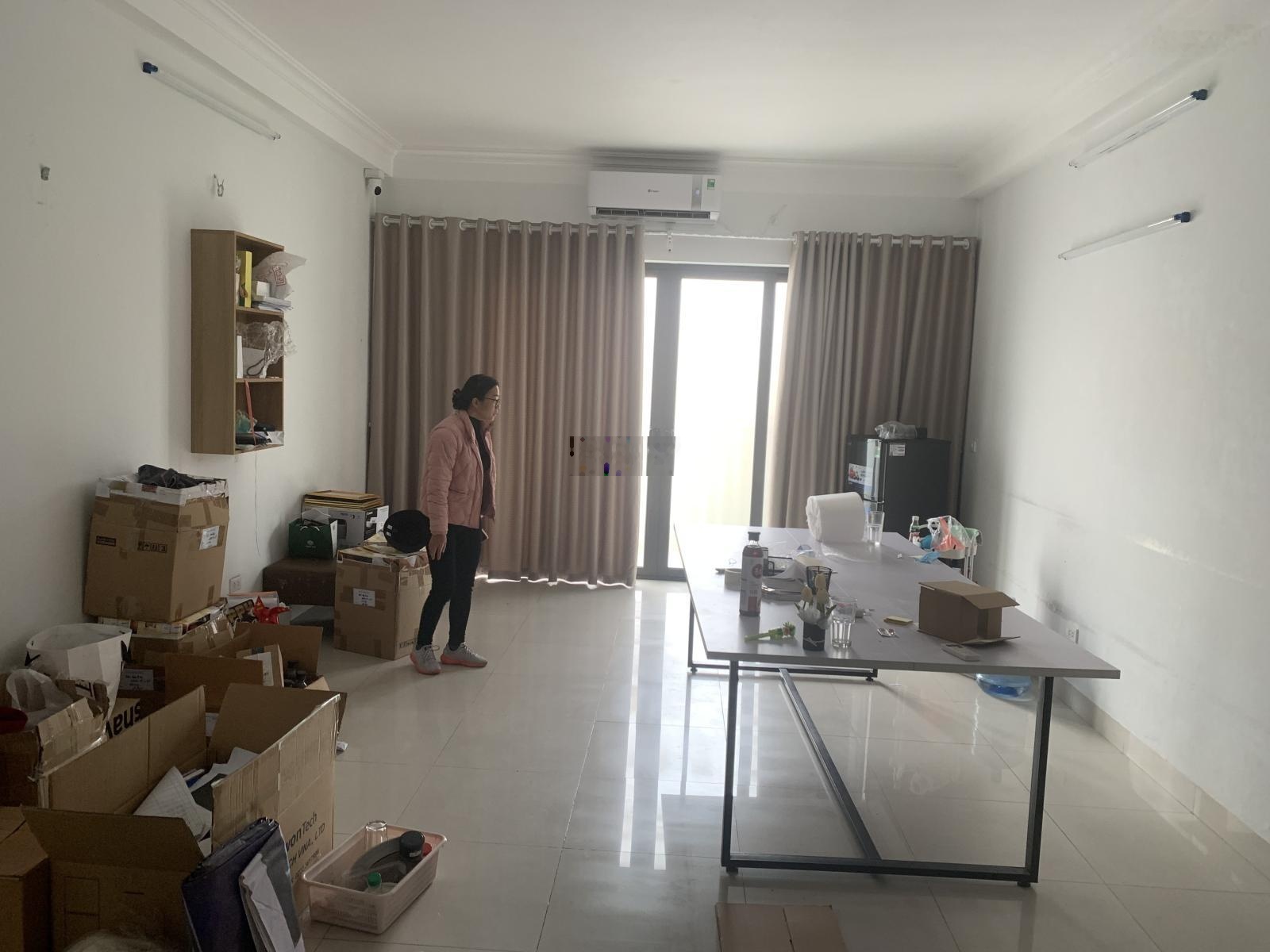 Cho thuê nhà mặt phố mai hắc đế DT 60m MT 5m thông sàn