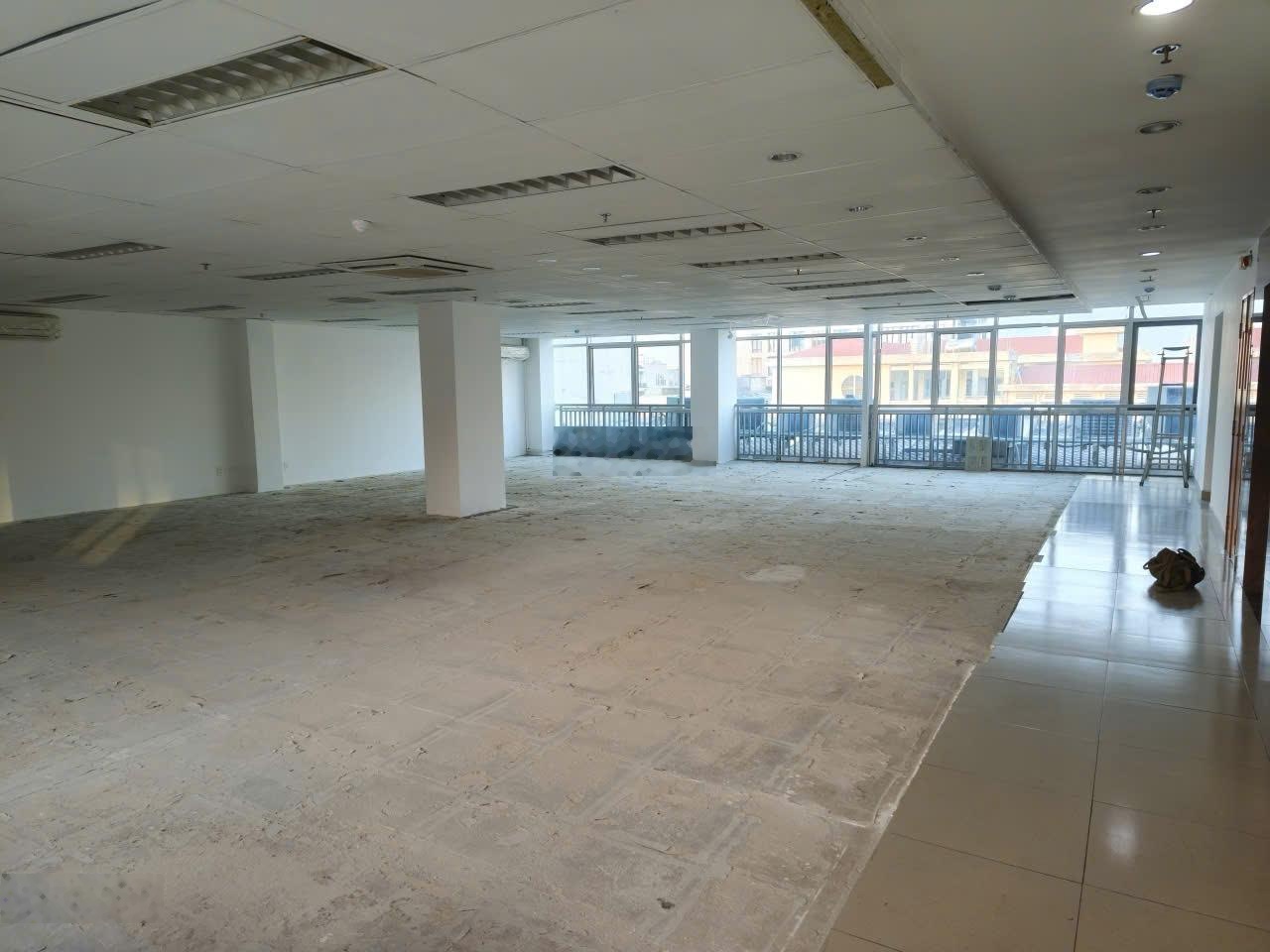 Cho thuê văn phòng Quận 1 - DT 180-275m2 - giá tốt 500.000Đ/m2 - hầm rộng rãi - có thang máy