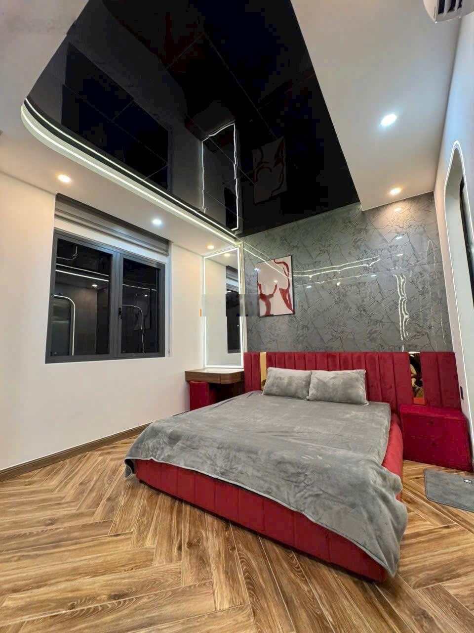 Hàng hiếm gần Hàng Xanh. Nhà 34m2 hẻm oto Bạch Đằng xây 1 trệt 3 lầu. Giá chỉ 2 tỷ 360, sổ sẵn