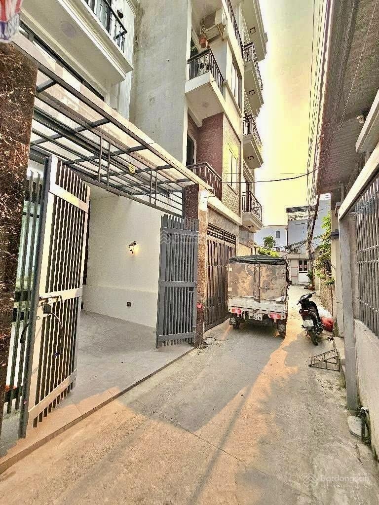 Bán nhà Thạch Bàn 70m2 hơn 10 tỷ ô tô dân xây 2 thoáng nở hậu nhẹ giá đầu tư sổ vuông pháp lý chuẩn