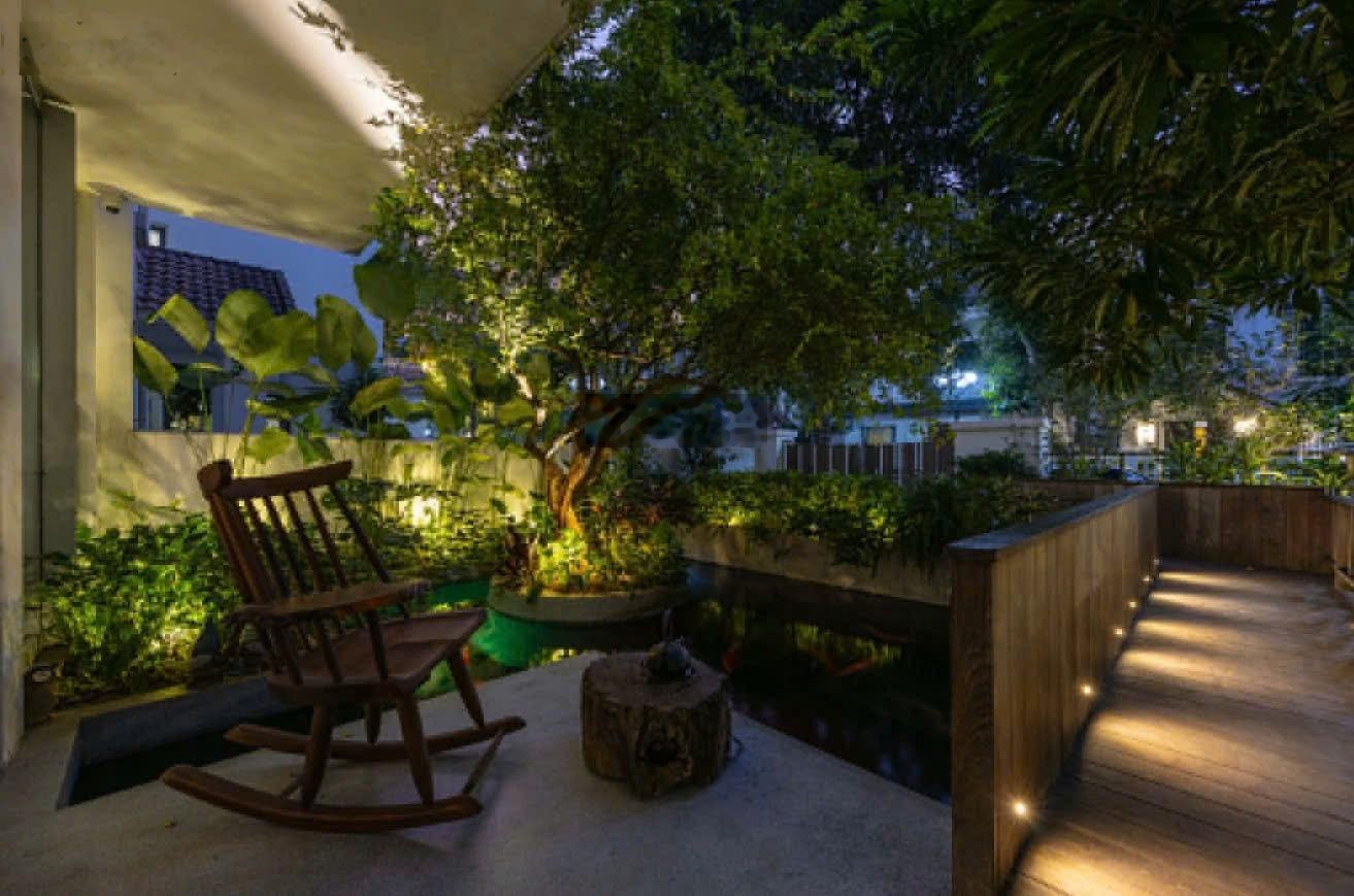 Bao rẻ nhất: chủ nhà cần bán nhanh. Hai căn song lập sông sau. 250m, hoa sữa, full đồ, không lỗi