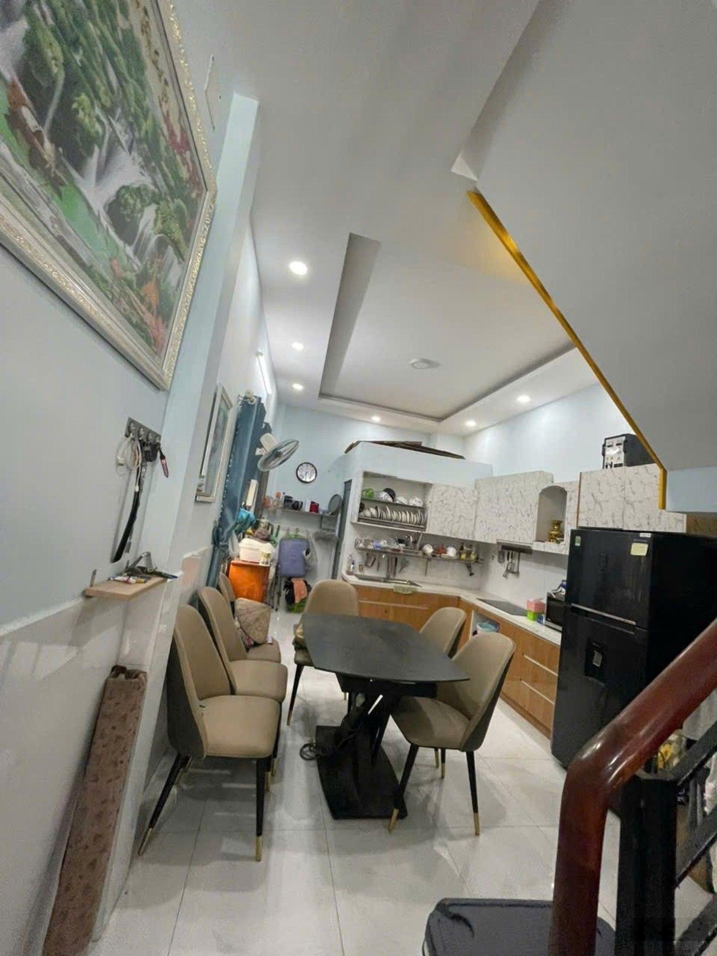 6,5 tỷ - nhà 3 tầng, 100m2, hẻm ôtô 5m. lê văn việt, đh tài chính marketing q9