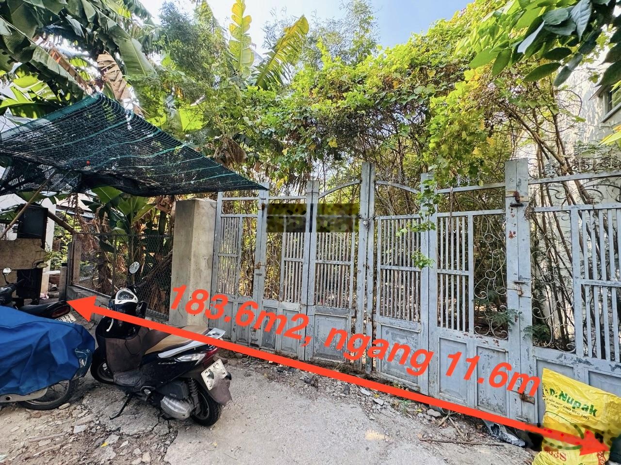 Bán lô đất hẽm oto cách gần biển bãi tắm chỉ có 200m, mặt tiền rộng gần 12m thích hợp xây căn hộ