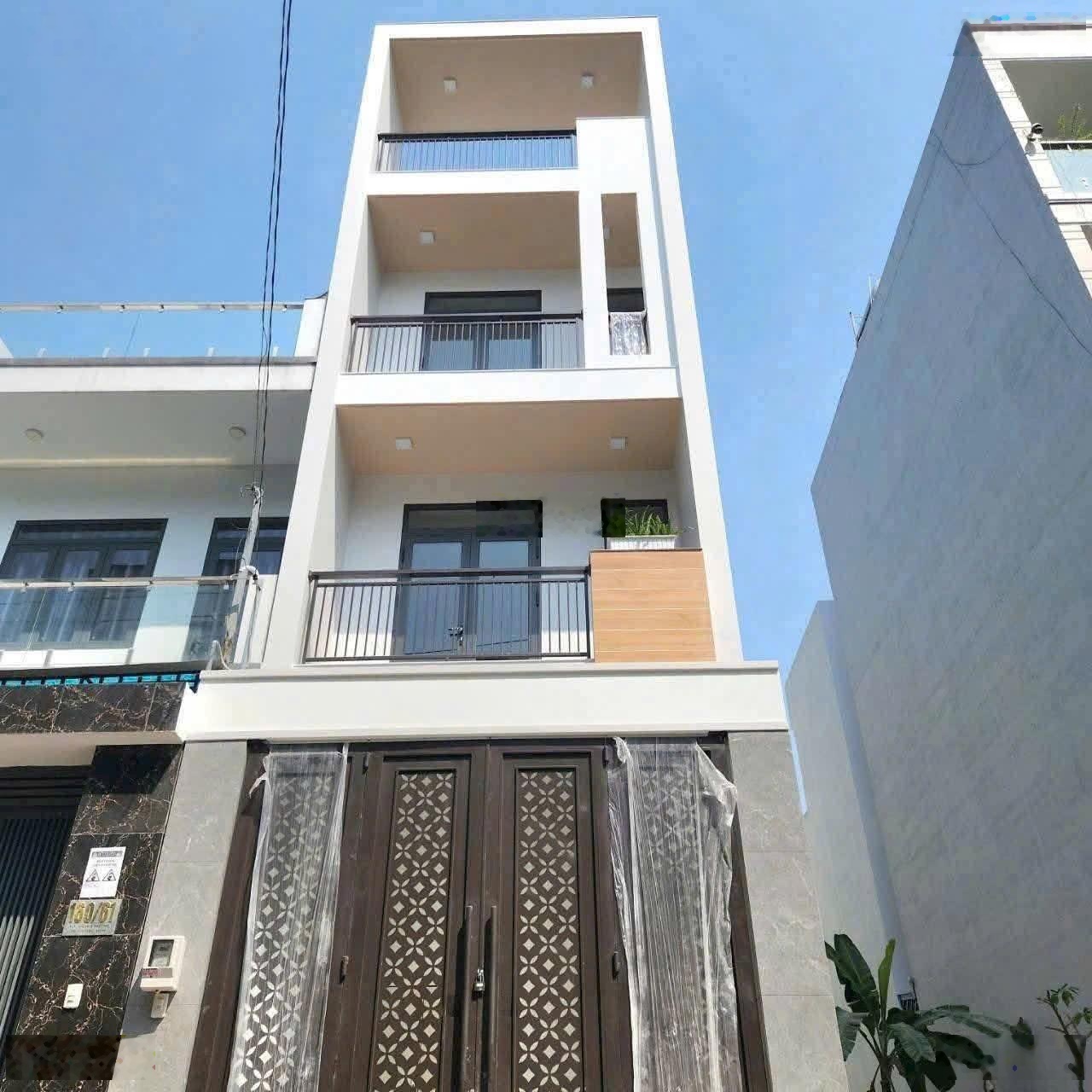 Bán nhà 4 tầng, đường 9m, P. Long Trường giá 5,65 tỷ