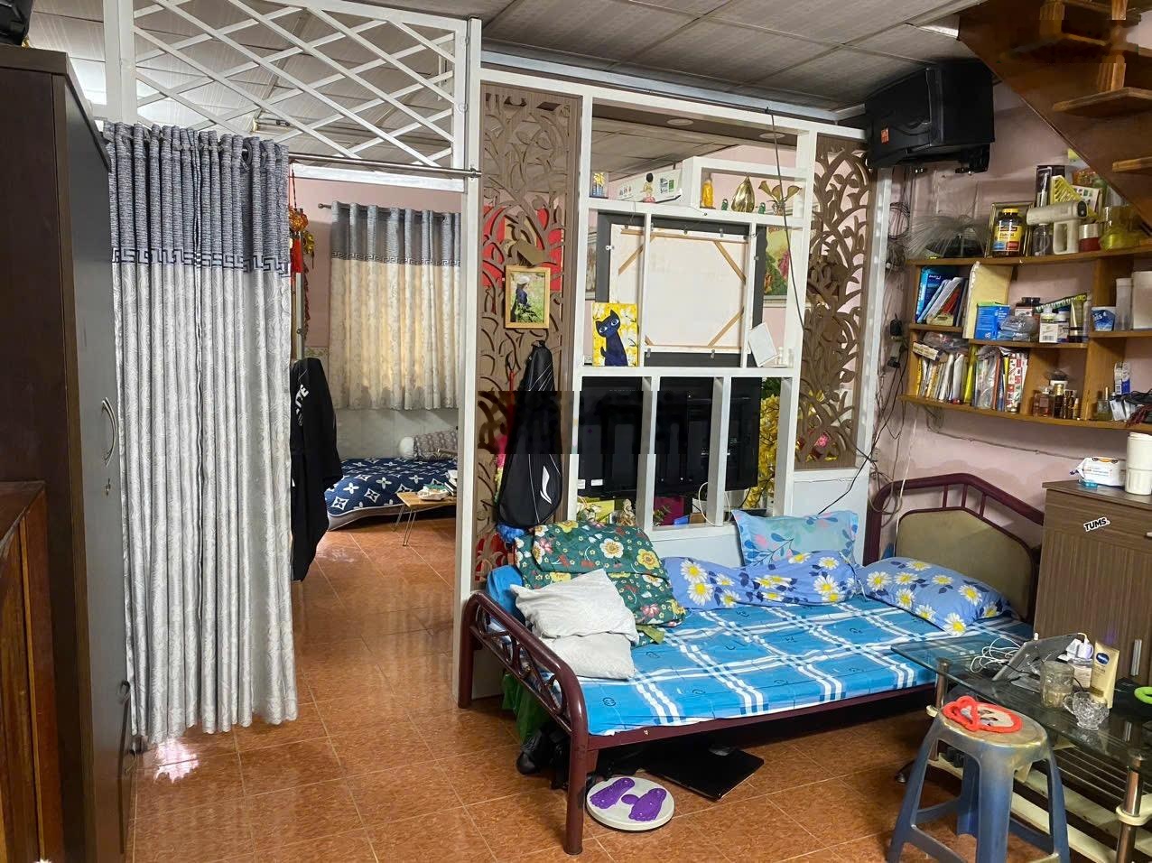 Bán nhà Quận 1 đường xe hơi vào được