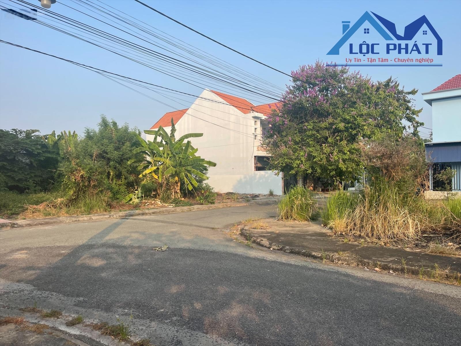 Bán lô biệt thự đẹp, phong thủy tốt ngay gần đại học Lạc Hồng cơ sở 5 giá tốt 5.7 tỷ.