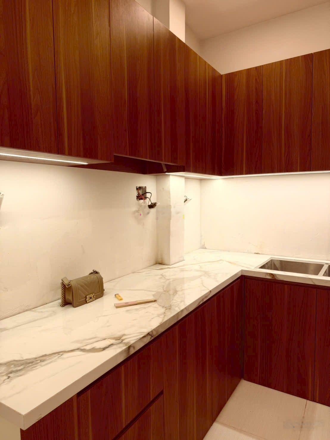 Chủ nhà cần bán nhà 3ty700 trieu 4 x 9m 1 lầu + 2p + tolet SH hoàn công ,trung tâm q8, thuận tiện