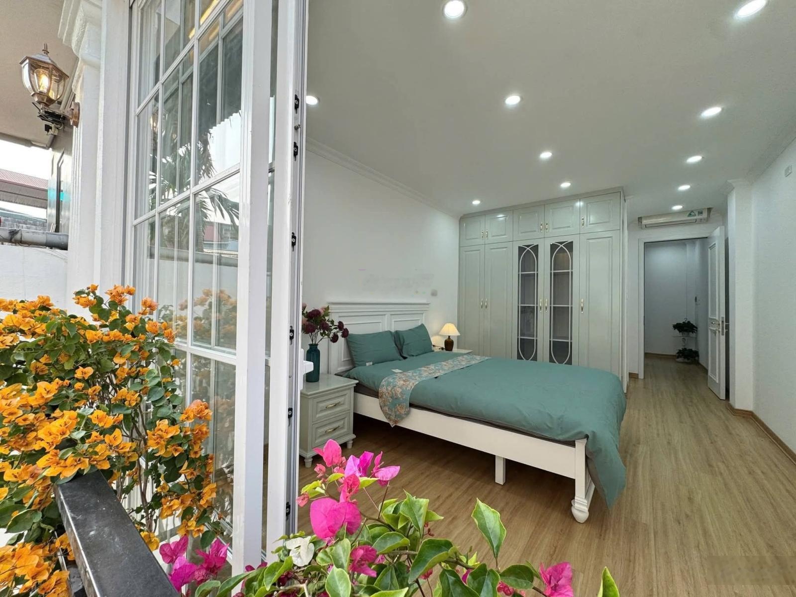 Siêu phẩm cầu giấy- 50m2- 6 tầng -thang máy -ô tô kinh doanh - mới - full nội thất