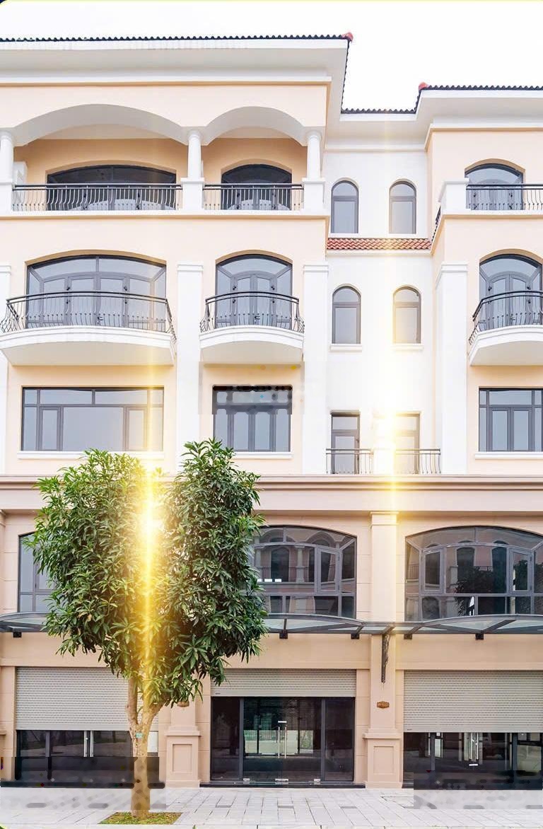 Shophouse sân vườn 2 mặt tiền đối diện 30 tòa chung cư, giá chỉ 15 tỷ