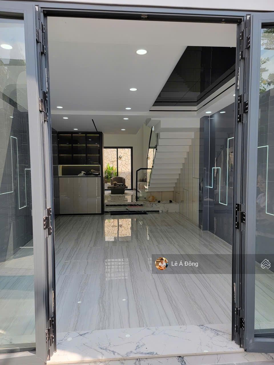 Dọn vào ở ngay nhà 4 tầng mới xây P. Linh Tây cạnh đg Phạm Văn Đồng, DT: 67,3m2(4,14x16,3m)