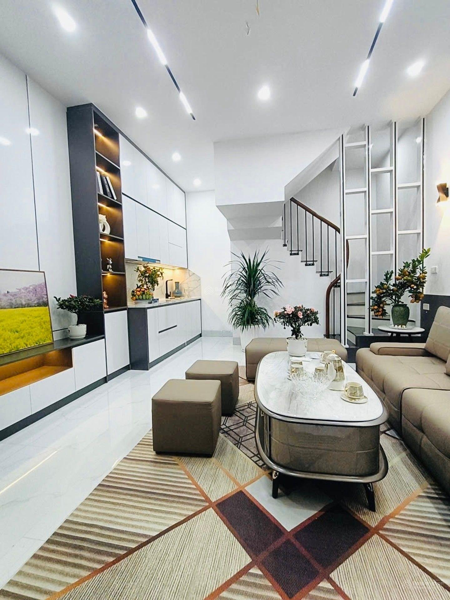 Nhà Vĩnh Hưng - Lĩnh Nam - ô tô đỗ cổng - full nội thất - ở luôn