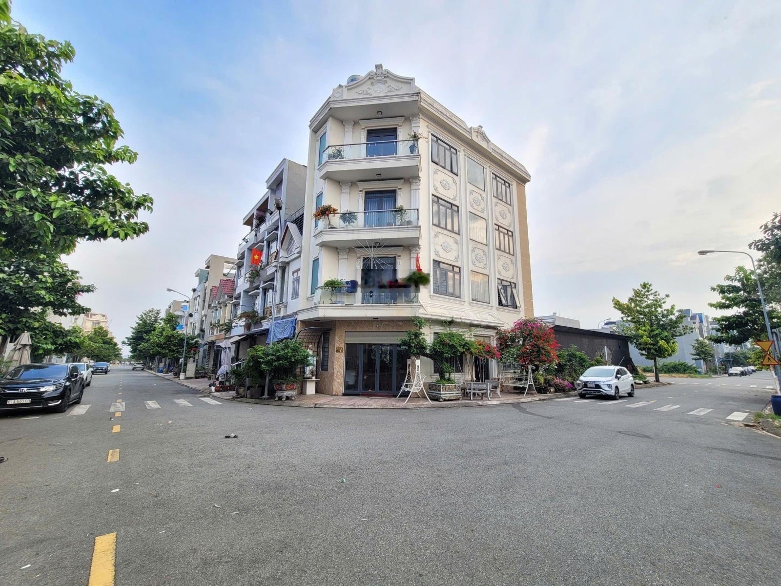 8Ty5 TL nhà 71.4m2 1 trệt 3 lầu góc 2MT KDC gần Làng Đại Học , gần đường Quốc Lộ 1k p.Bình An