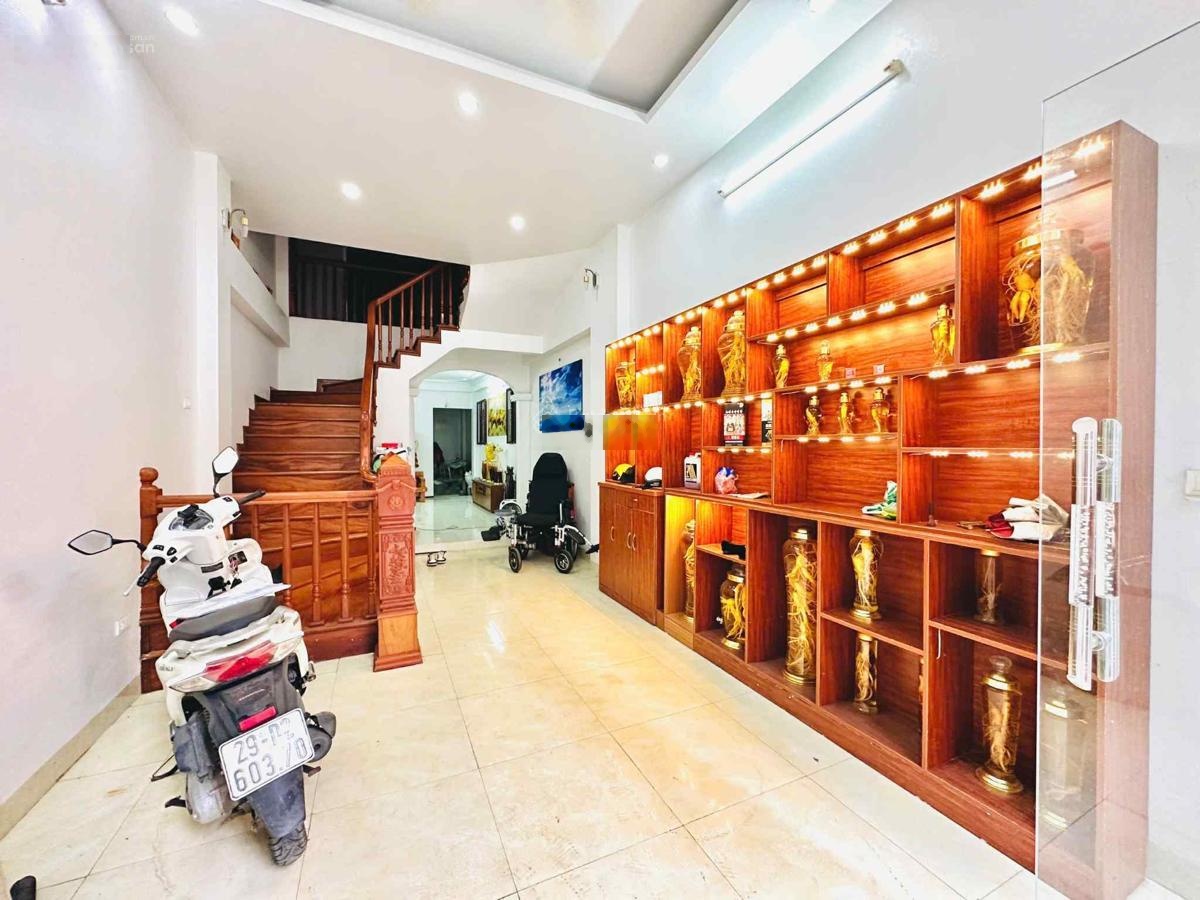 Chính chủ - Bán nhà riêng phố Hoàng Văn Thái - 46m 5 tầng - Mặt tiền 4,5m, vị trí đẹp gần ô tô
