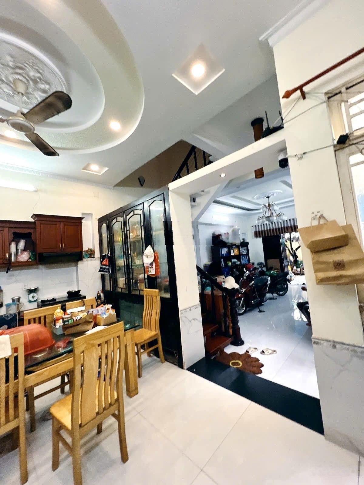 Nhà 4 tầng, Thống Nhất, Gò Vấp, 109m2, 5.5x20, Hẻm xe hơi, 9 tỷ hơn