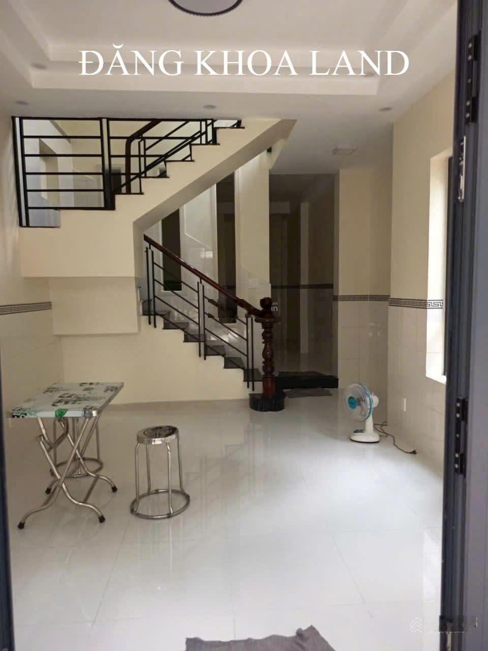 Bán nhà 2 tầng kiên cố - DT: 50m2 - Giá chỉ 3,9 tỷ - Ngay Điện Máy Xanh