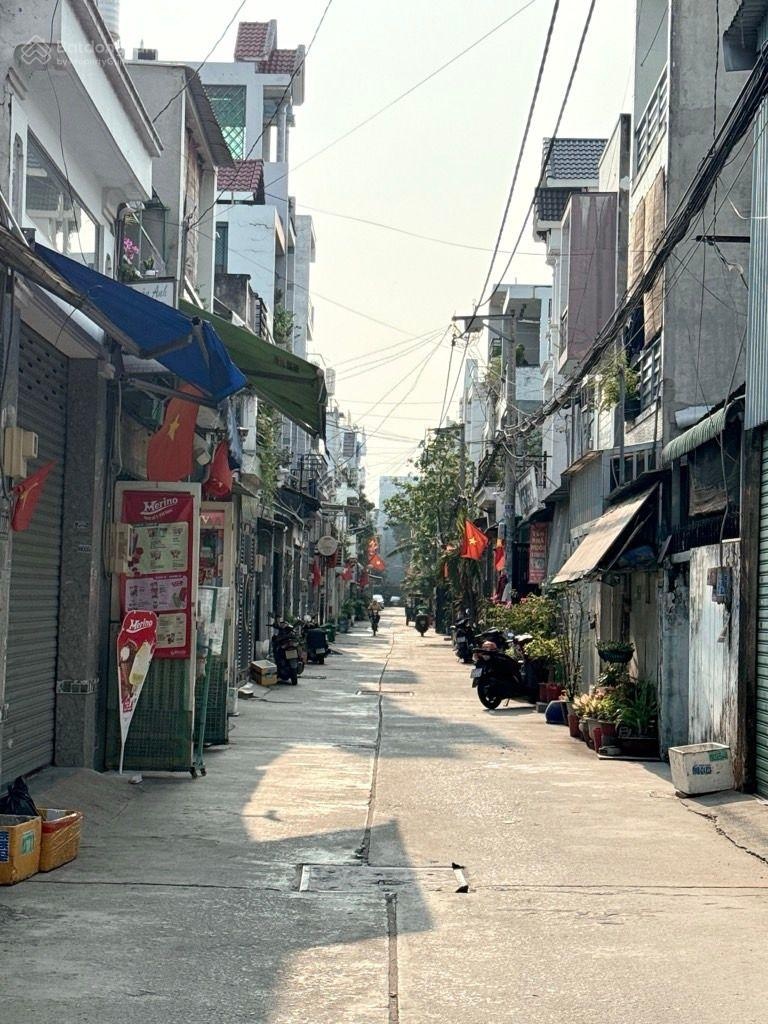 B086 - Bình Tân - Nhà đẹp 3 tầng gần chợ Bình Thành, 4x16m, hẻm xe hơi 1 xẹt, chỉ 6 tỷ 1