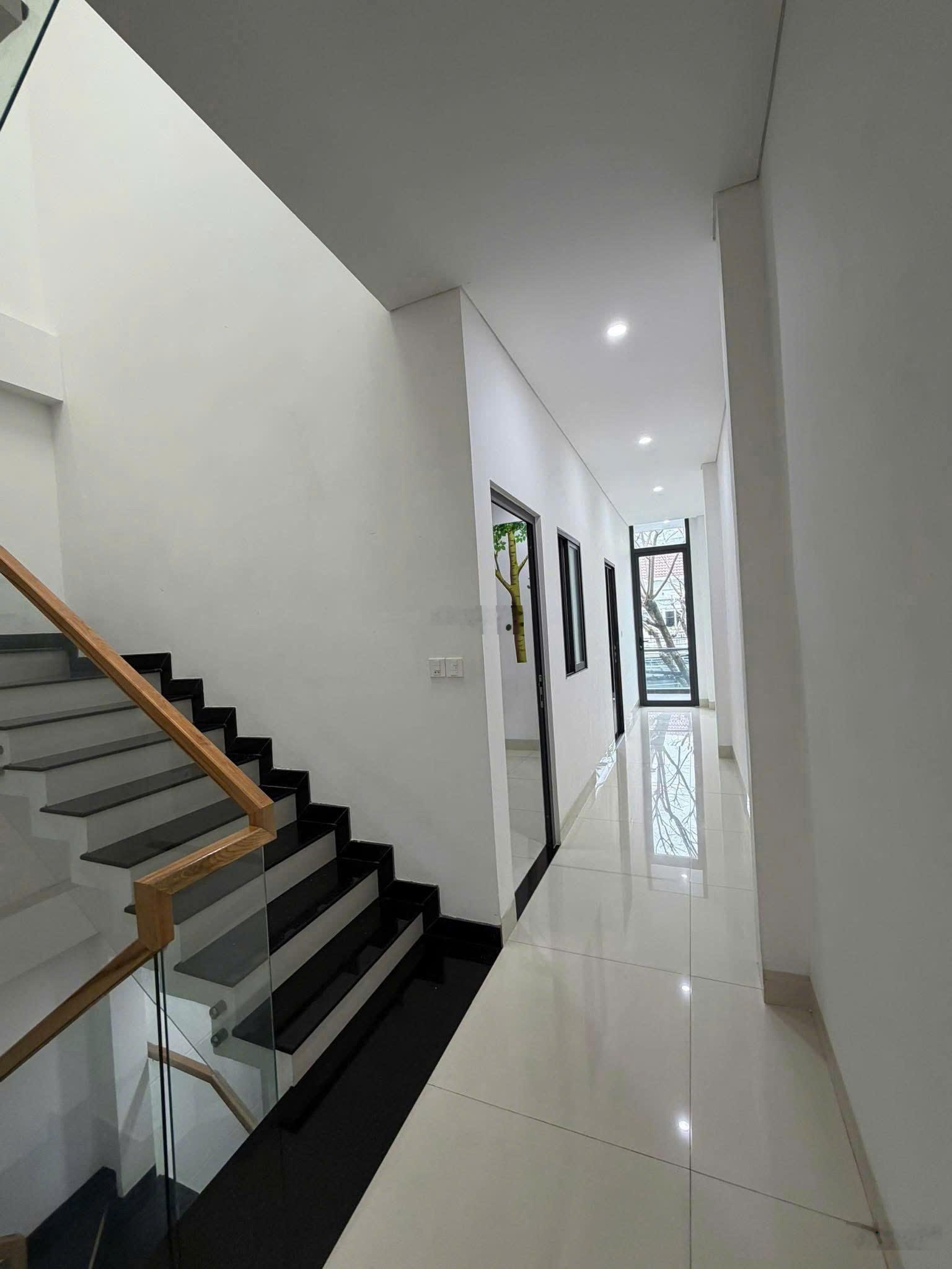 Bán nhà mặt phố tại Phạm Văn Nghị, 17 tỷ, 203 m2, mặt tiền 6m