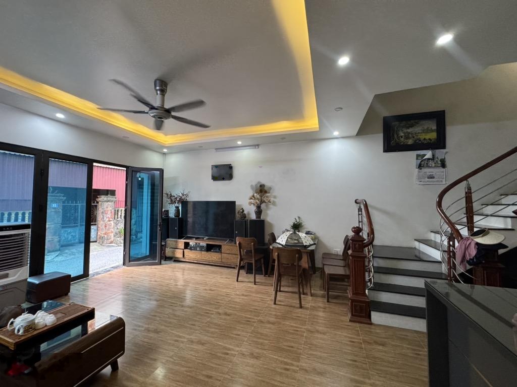 Giảm chào 500tr chủ cần bán gấp nhà ở Đông Dư, Bát Khối, HN. DT 60m2 x 3 tầng, MT 6m2 giá 9,5 tỷ