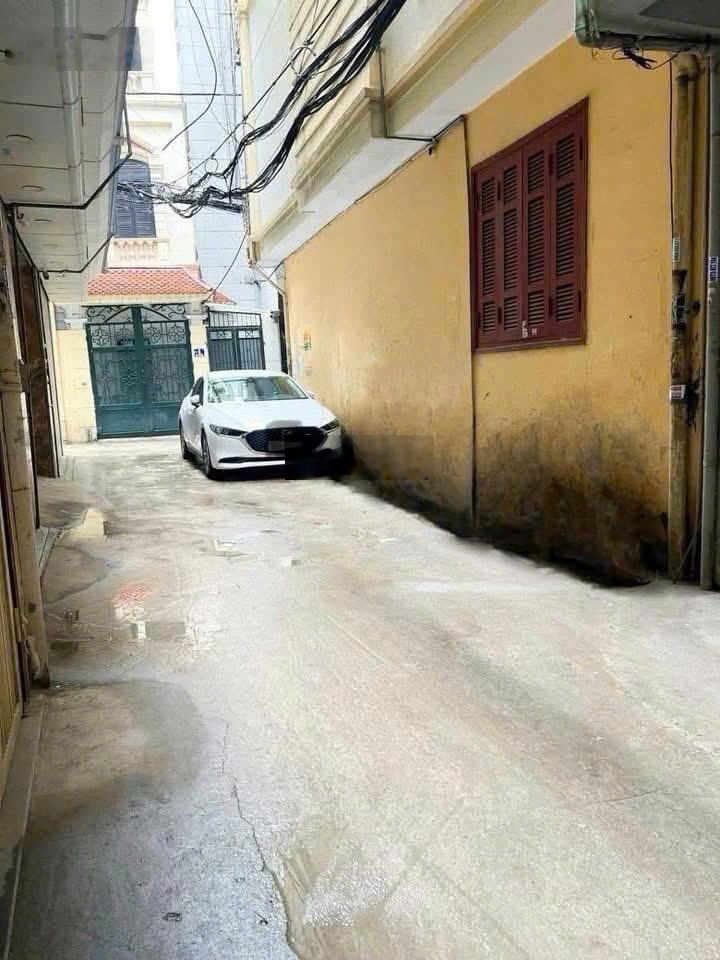 Bán nhà riêng 17 tỷ tại Hoàng Quốc Việt, 50m2, thang máy, ô tô đỗ cửa