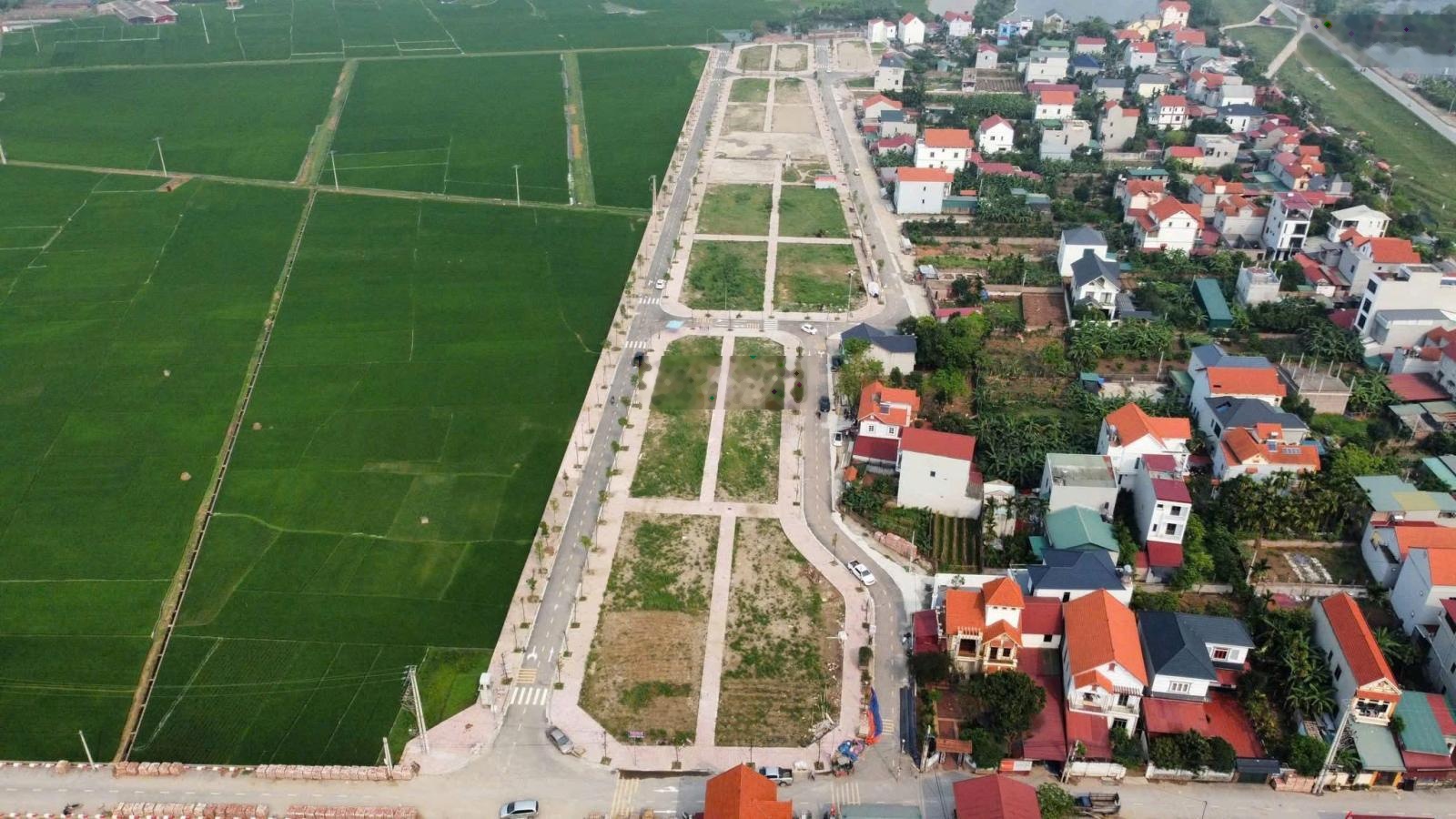 Hot duy nhất lô góc 3 mặt tiền tại đấu Giá xã Yên Lãng Mê Linh giá trúng 49tr/m2 chênh nhẹ