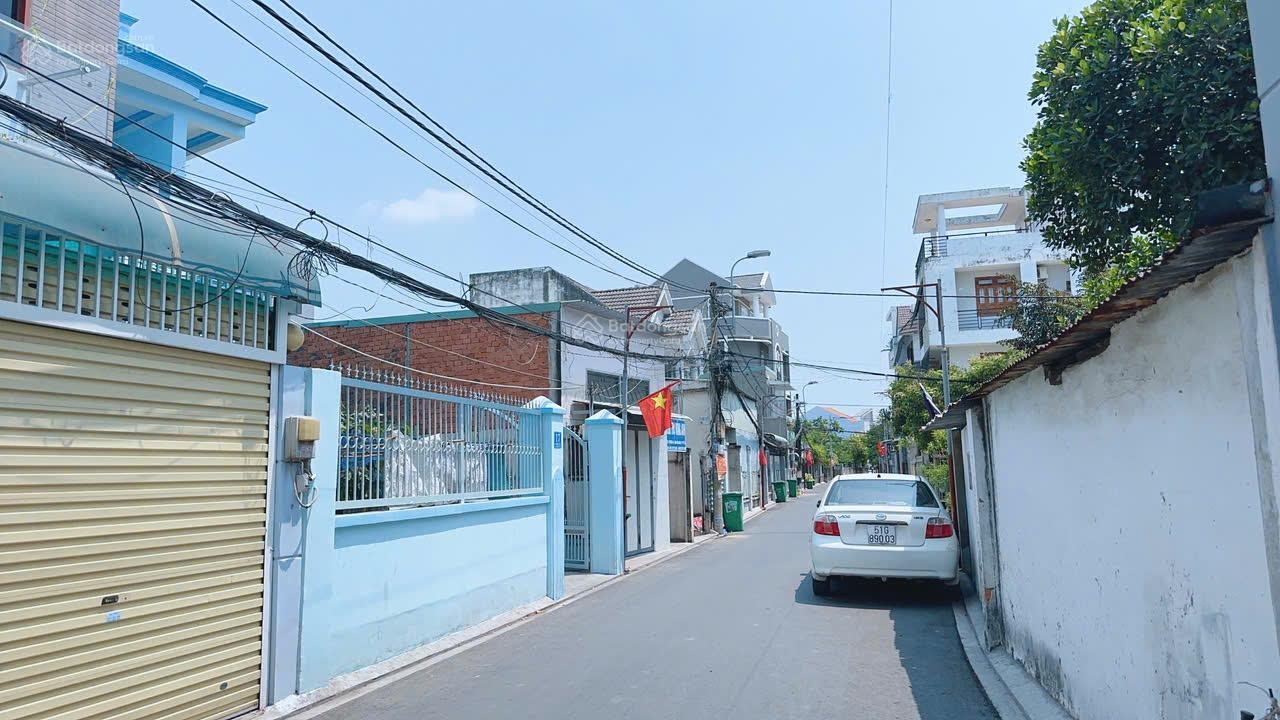 Nhà hxh tây hòa, cách ga metro 300m, 2 tầng 4pn, 5x20 sổ vuông a4-8 tỷ
