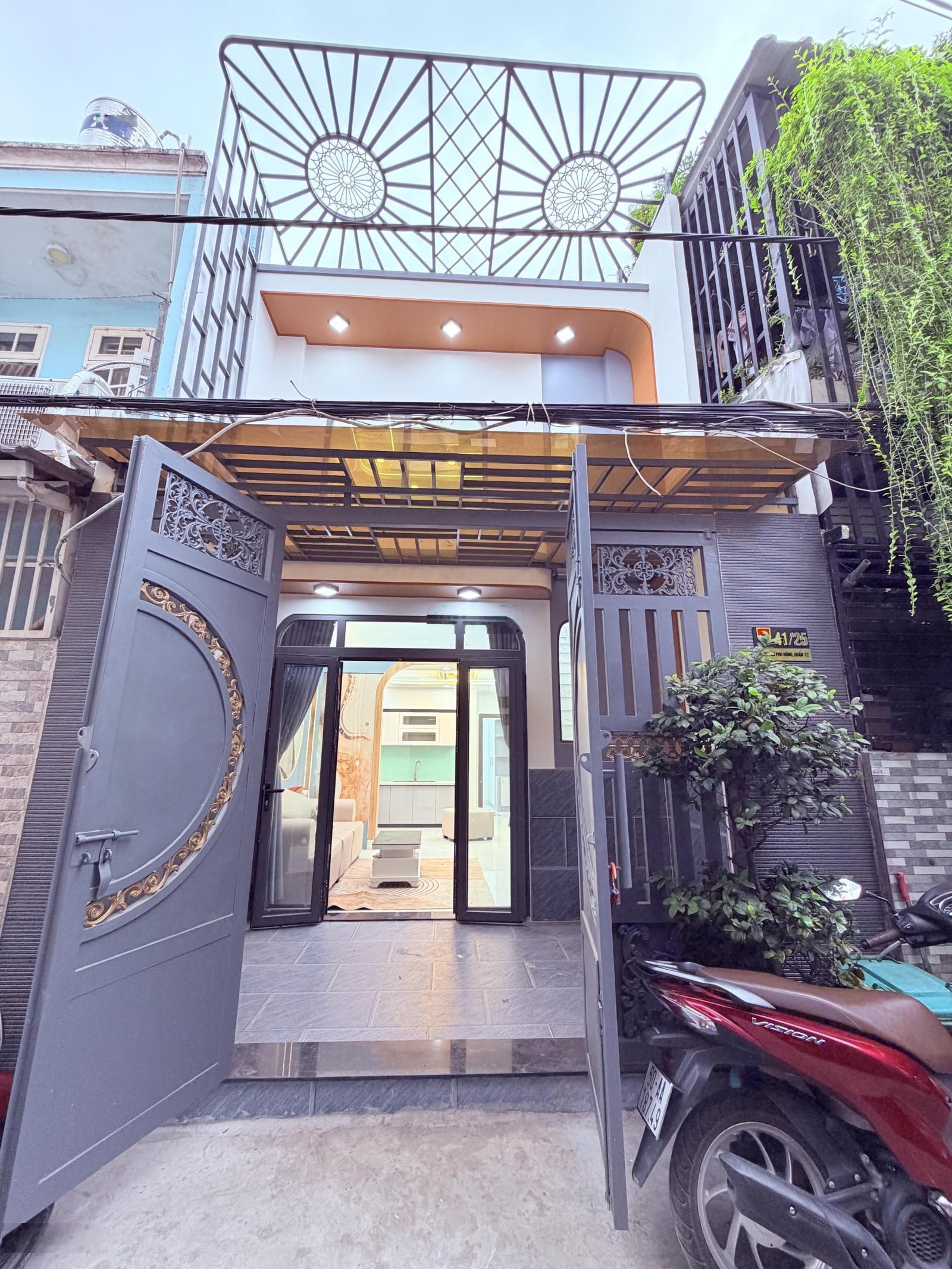 Nhà SỔ HỒNG RIÊNG 3 phòng ngủ sát ngã tư ga