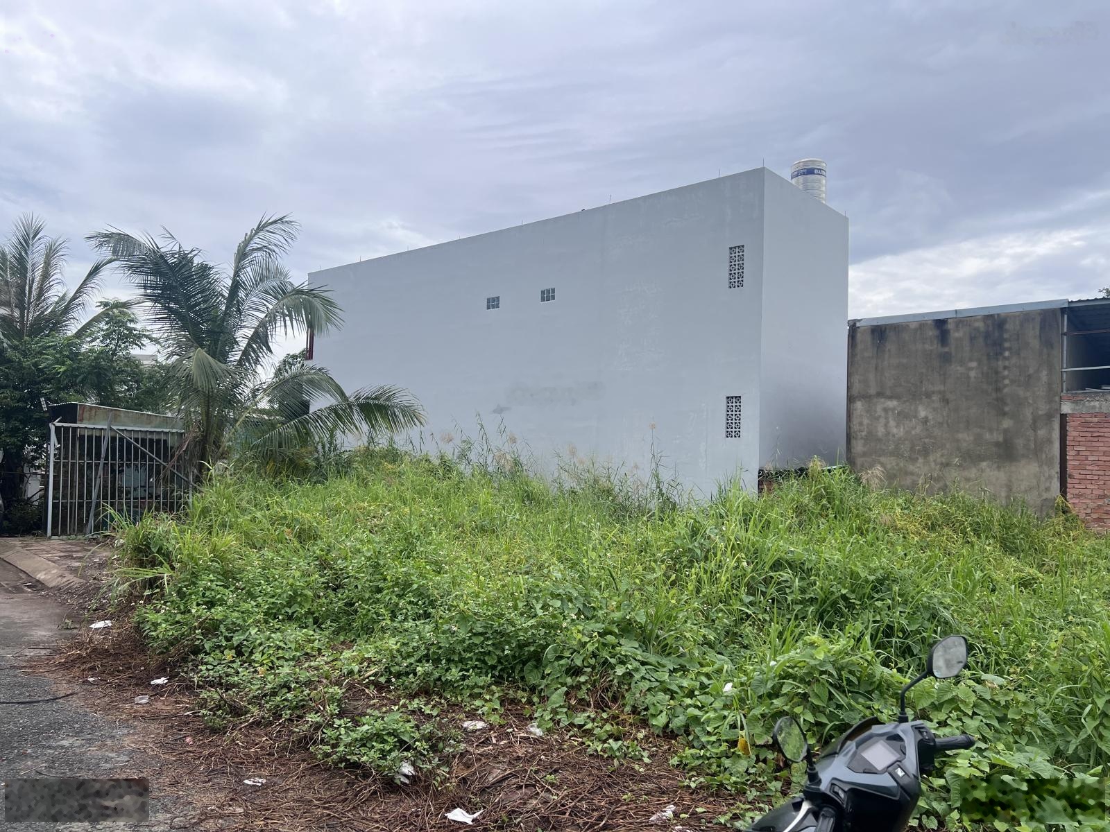 Long trường - 180m2 full thổ - ngang 10m - hxh 8m vỉa hè - nhỉnh 9tỷ