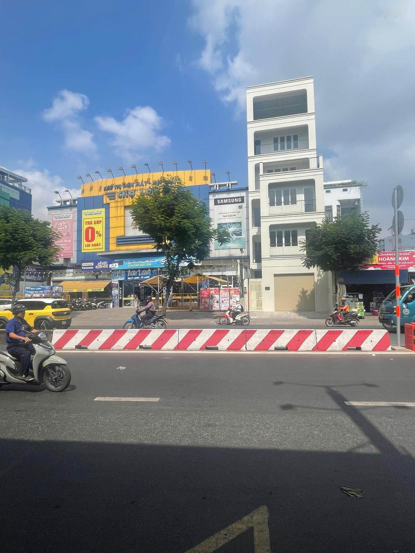 Bán Tòa Nhà Mặt Tiền Nguyễn Oanh, Gò Vấp - DT: 6,5x 22m - CN : 150m2 - KC : 6 Tầng + Thang máy.